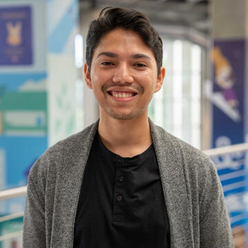 Headshot of Gabriel Crespo.
